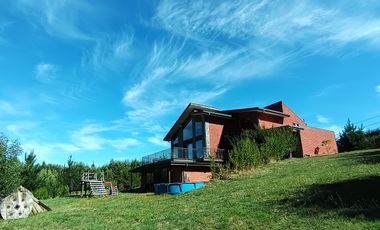 ARRIENDO AMPLIA CASA - LOTEO LOS AROMOS