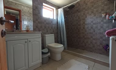 ARRIENDO AMPLIA CASA - LOTEO LOS AROMOS