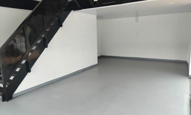 Local esquinero en mall comercial de la ceja