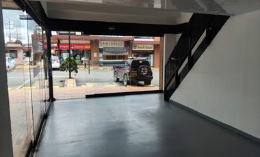 Local esquinero en mall comercial de la ceja