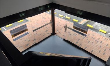 Local esquinero en mall comercial de la ceja