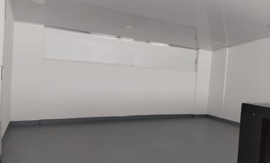 Local esquinero en mall comercial de la ceja