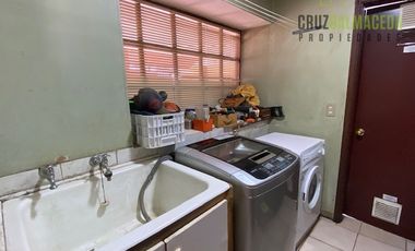 Casa en Venta en Atención Inversionistas !!!! Casa esquina con amplio terreno en sector Egaña