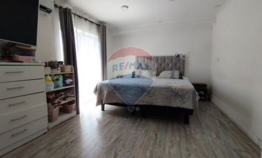 Vendo hermosa casa renovada en Macul