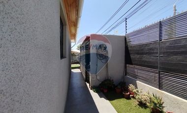 Vendo hermosa casa renovada en Macul