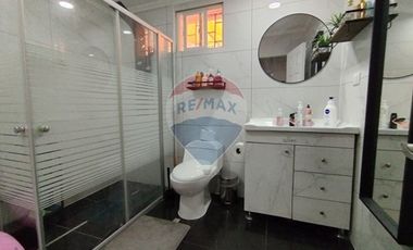 Vendo hermosa casa renovada en Macul
