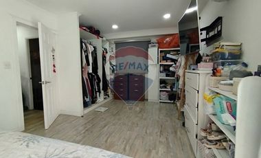 Vendo hermosa casa renovada en Macul