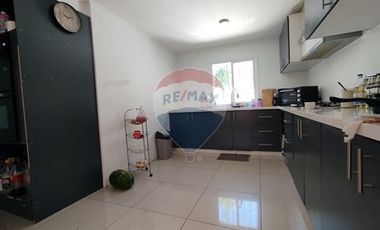 Vendo hermosa casa renovada en Macul