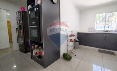 Vendo hermosa casa renovada en Macul
