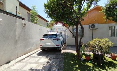 Vendo hermosa casa renovada en Macul