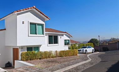 Hermosa casa llena de luz y vistas panorámicas