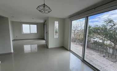 Hermosa casa llena de luz y vistas panorámicas