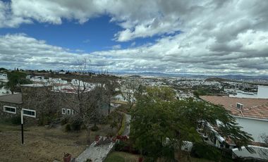 Hermosa casa llena de luz y vistas panorámicas