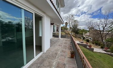 Hermosa casa llena de luz y vistas panorámicas