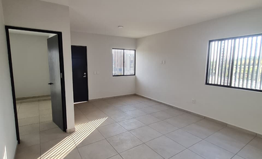 CASA EN VENTA 2 PLANTAS, 3 RECÁMARAS, 2.5 BAÑOS, COCHERA PARA 1 AUTO
