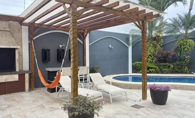 Costa de Oro, Salinas