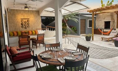 En venta casa con piscina para Inversión - Salinas: Genera $900/mes desde el día 1