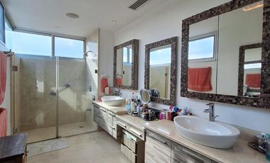 Penthouse Amoblado en venta-4 dormitorios-Mocolí Golf, Samborondón