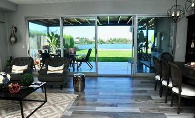 Casa en alquiler sobre laguna