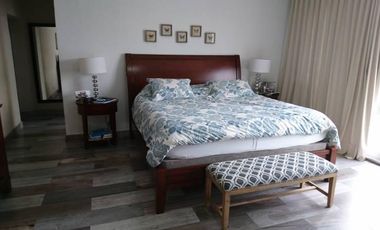 Casa en alquiler sobre laguna