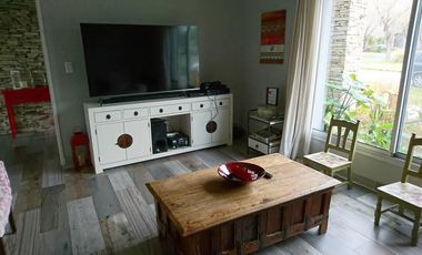 Casa en alquiler sobre laguna