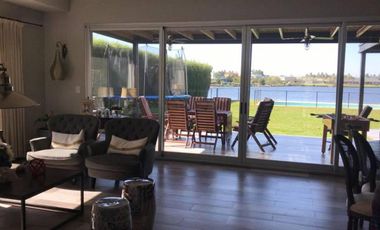 Casa en alquiler sobre laguna