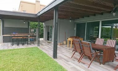 Casa en alquiler sobre laguna