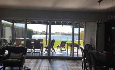 Casa en alquiler sobre laguna