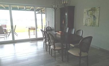 Casa en alquiler sobre laguna