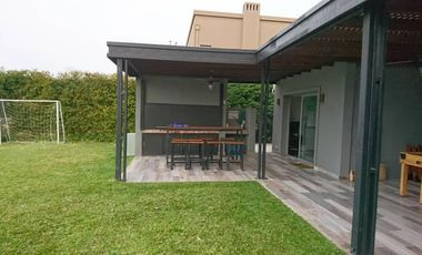 Casa en alquiler sobre laguna