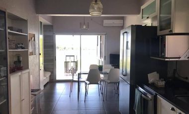 Casa en alquiler sobre laguna