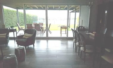 Casa en alquiler sobre laguna