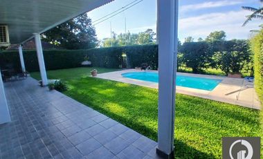 CASA VENTA TRES DORMITORIOS JARDIN PISCINA LOGARITMO IBARLUCEA ROSARIO