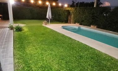CASA VENTA TRES DORMITORIOS JARDIN PISCINA LOGARITMO IBARLUCEA ROSARIO