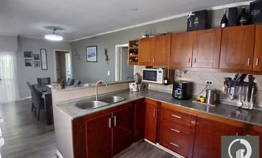 CASA VENTA TRES DORMITORIOS JARDIN PISCINA LOGARITMO IBARLUCEA ROSARIO