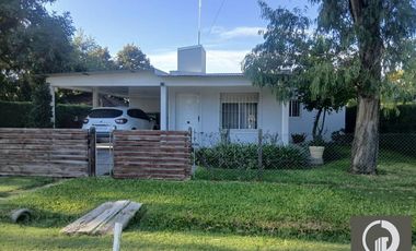 CASA VENTA TRES DORMITORIOS JARDIN PISCINA LOGARITMO IBARLUCEA ROSARIO