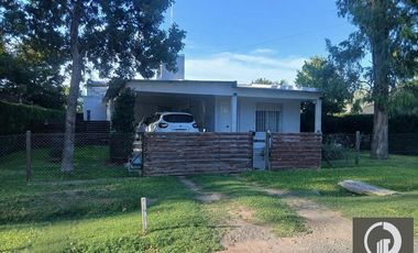 CASA VENTA TRES DORMITORIOS JARDIN PISCINA LOGARITMO IBARLUCEA ROSARIO