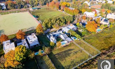 CASA VENTA TRES DORMITORIOS JARDIN PISCINA LOGARITMO IBARLUCEA ROSARIO