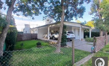 CASA VENTA TRES DORMITORIOS JARDIN PISCINA LOGARITMO IBARLUCEA ROSARIO