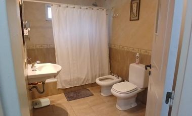 CASA VENTA TRES DORMITORIOS JARDIN PISCINA LOGARITMO IBARLUCEA ROSARIO