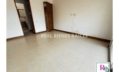 Casa medianera en arriendo – Estrato 4