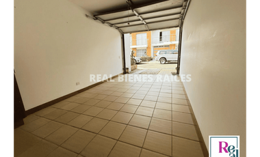 Casa medianera en arriendo – Estrato 4