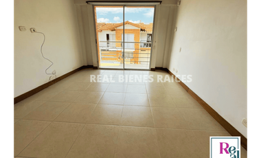Casa medianera en arriendo – Estrato 4