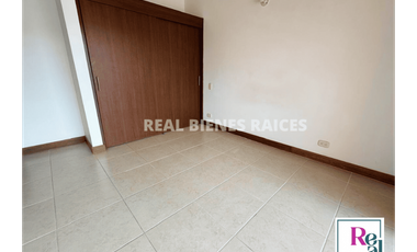 Casa medianera en arriendo – Estrato 4