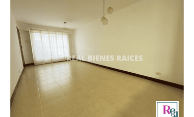 Casa medianera en arriendo – Estrato 4