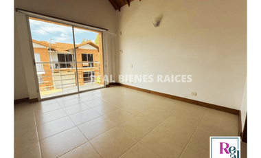 Casa medianera en arriendo – Estrato 4