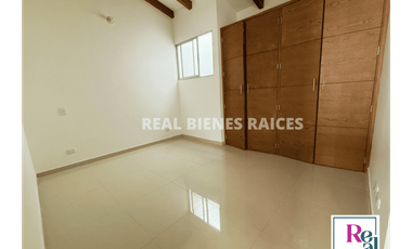 Casa medianera en venta – Unidad cerrada