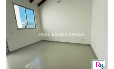 Casa medianera en venta – Unidad cerrada