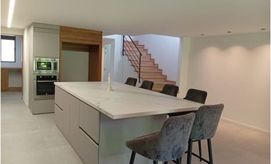 CASA EN ARRIENDO SECTOR CALLEJAS - ENVIGADO