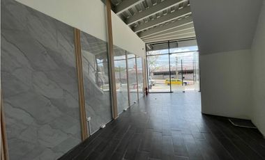 LOCAL / TUMBA MUERTO / MIDTOWN PLAZA / 110M / VACIO / PLANTA BAJA